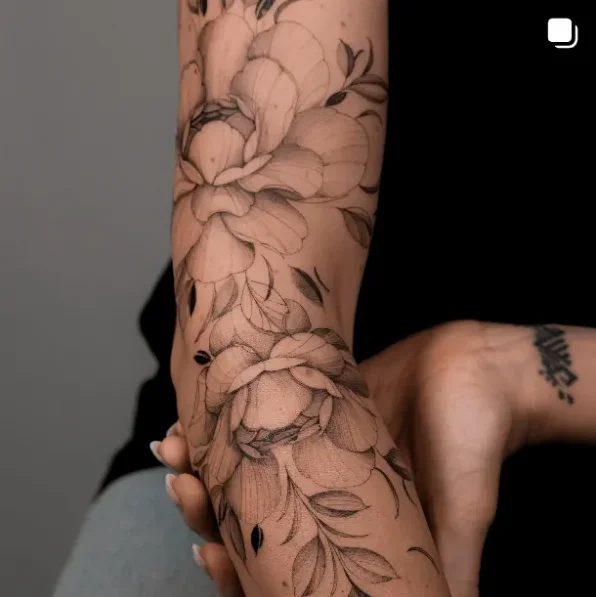 amandahess.ink, guest artist at True Canvas Vienna – Floral / Botanical, Fineline / One Line / Tiny Tattoos / Lettering