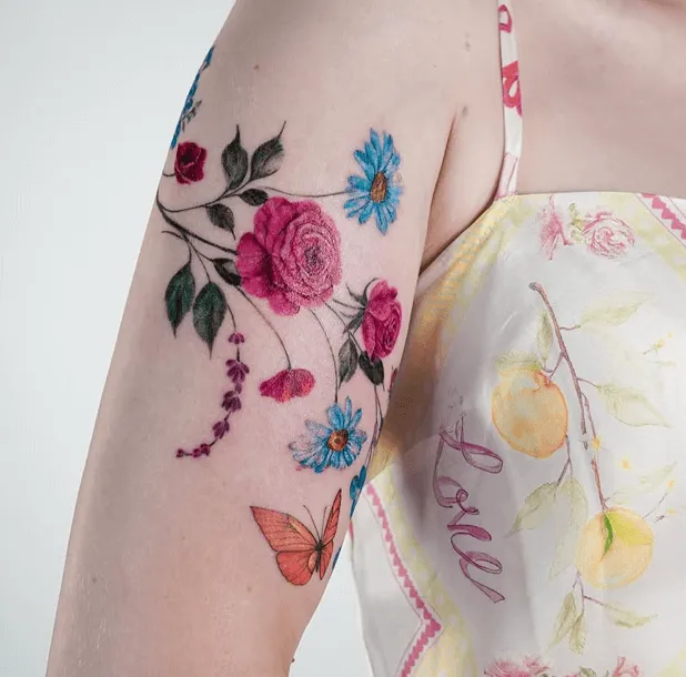 ka.mi.tattoo, guest artist at True Canvas Vienna – Fineline / One Line / Tiny Tattoos / Lettering, Realism – Color, Floral / Botanical