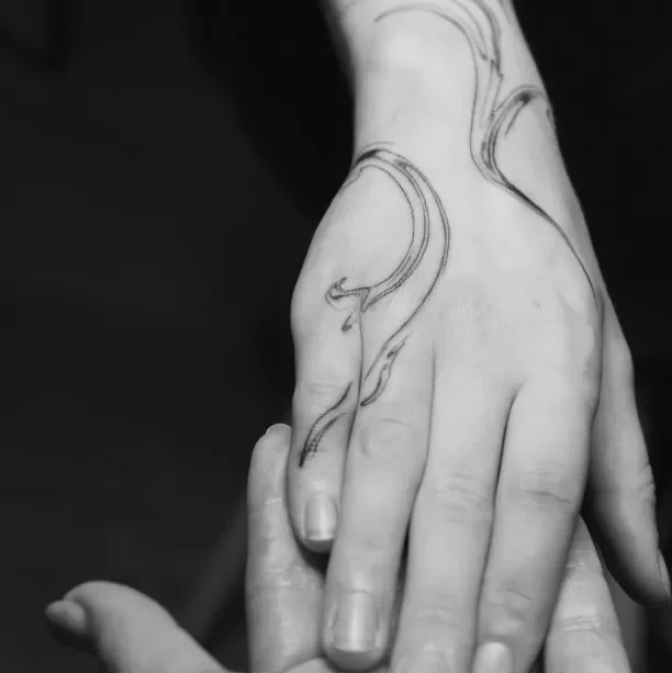kxx.tattoo, guest artist at True Canvas Vienna – Fineline / One Line / Tiny Tattoos / Lettering, Mandalas / Ornaments, Floral / Botanical