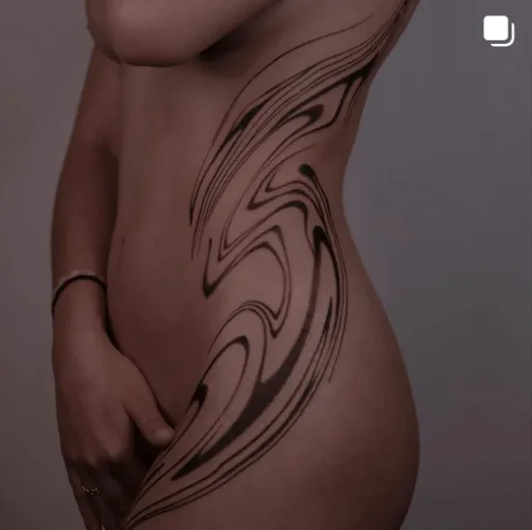 lola.tattoo, guest artist at True Canvas Vienna – Abstract