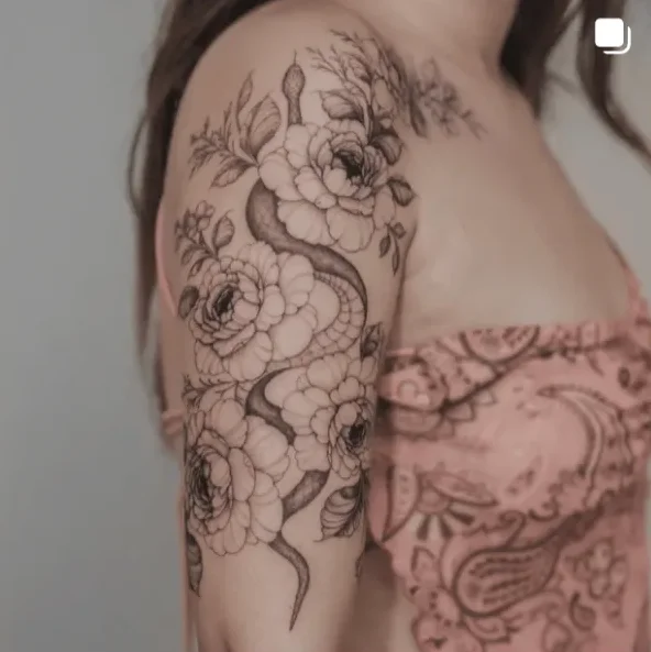 seaphiya.tattoo, guest artist at True Canvas Vienna – Fineline / One Line / Tiny Tattoos / Lettering, Floral / Botanical