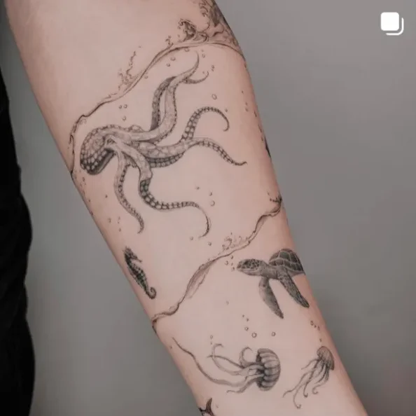 sianastia.tattoo, guest artist at True Canvas Vienna – Floral / Botanical, Fineline / One Line / Tiny Tattoos / Lettering
